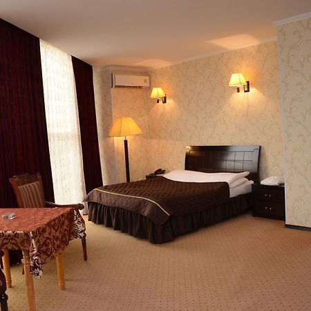 Golden Palace Hotel Aktau Kültér fotó