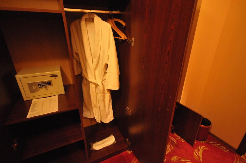 Golden Palace Hotel Aktau Szoba fotó