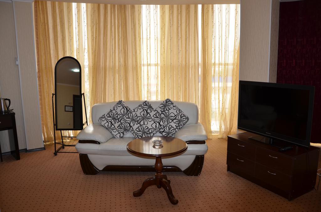 Golden Palace Hotel Aktau Kültér fotó