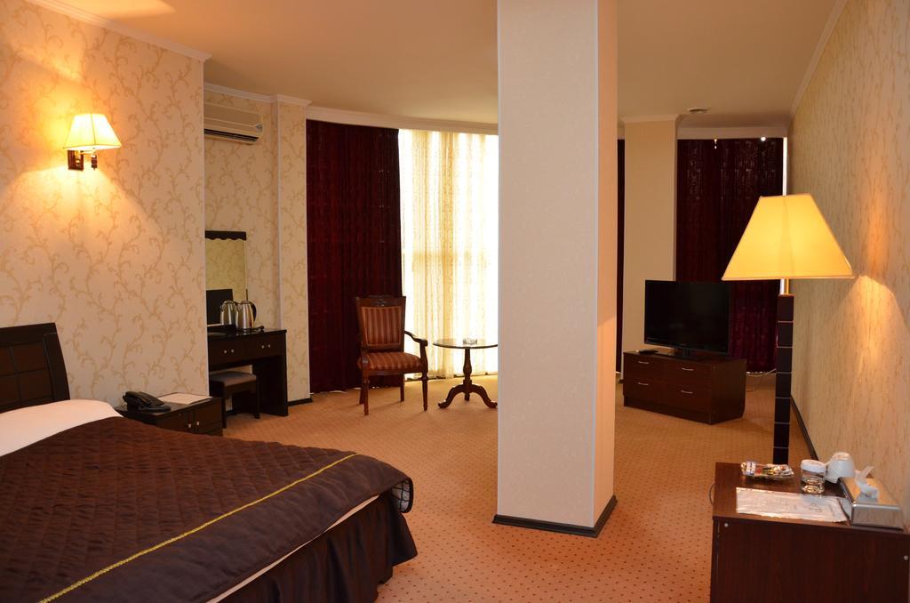 Golden Palace Hotel Aktau Kültér fotó