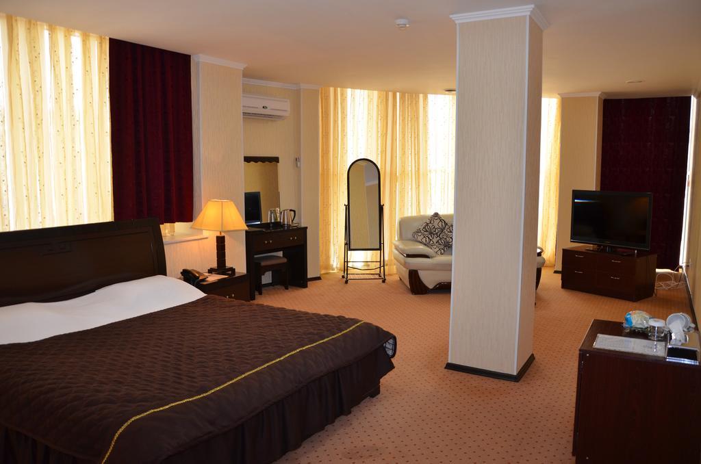 Golden Palace Hotel Aktau Kültér fotó